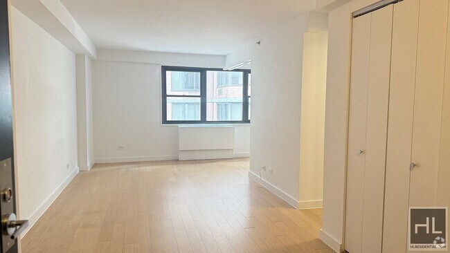 Building Photo - 222 E 39th St