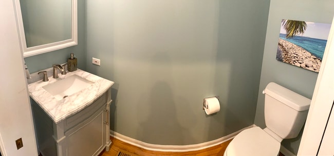 1st Floor 1/2 Bath - 2017 N Lincoln Ave