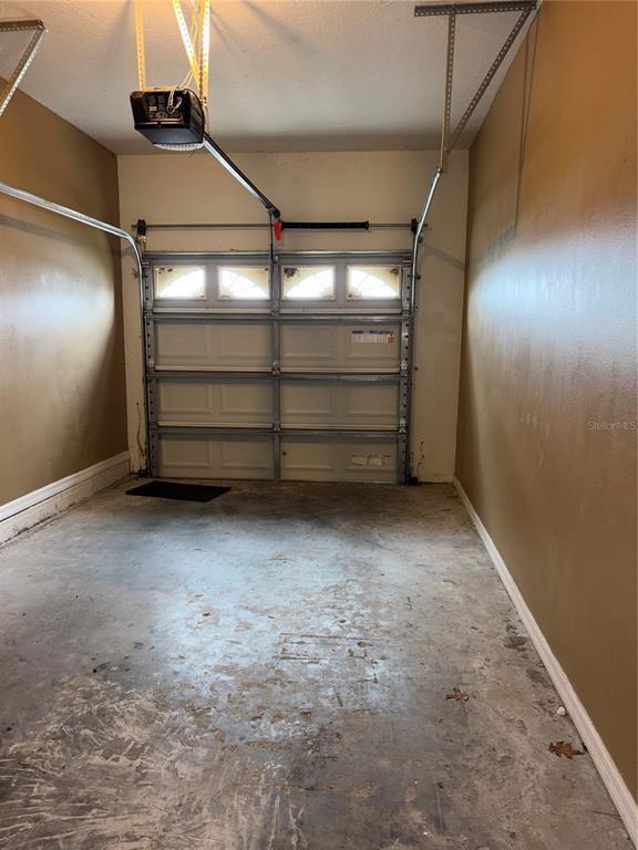 Building Photo - 1901 Estancia Cir