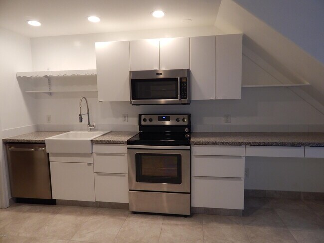 Building Photo - 2021 S Granada Dr