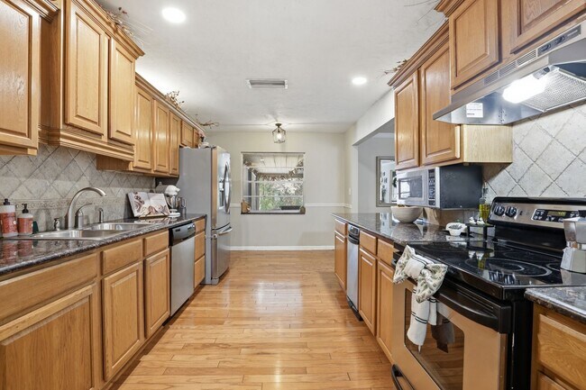 Building Photo - 4731 NW 39th St