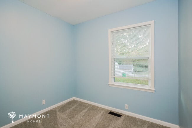 Building Photo - 413 Circle Dr