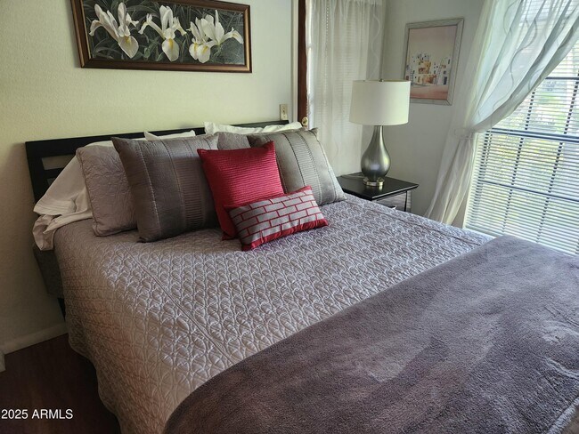 Building Photo - 7557 N Dreamy Draw Dr