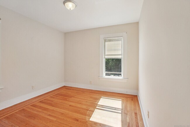 Building Photo - 807 Orange St