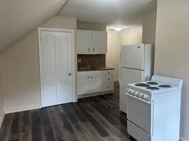 Building Photo - 352 Court St