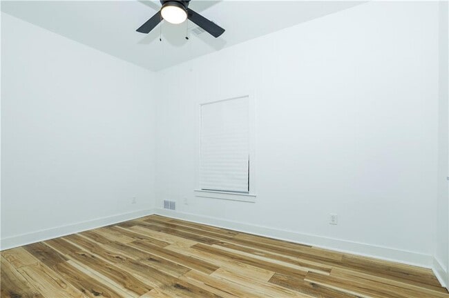 Building Photo - 3040 Valley Cir