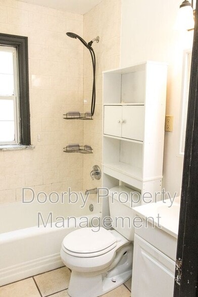 Building Photo - 219 Sequoia Dr