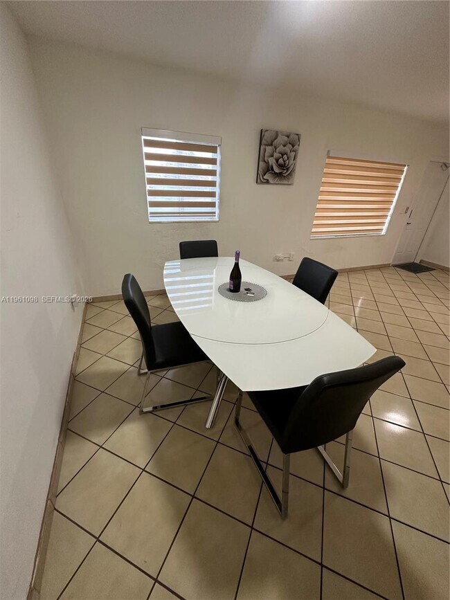 Building Photo - 200 W 53rd Terrace