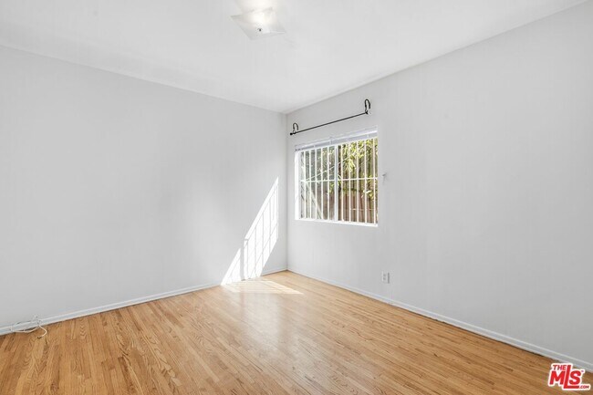 Building Photo - 2544 Thurman Ave.