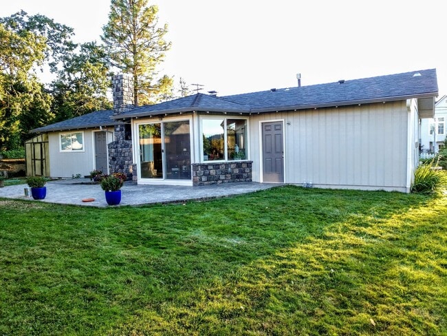 Building Photo - Unfurnished Light-Filled, Beautifully Updated 3-Bedroom Home in Jacksonville