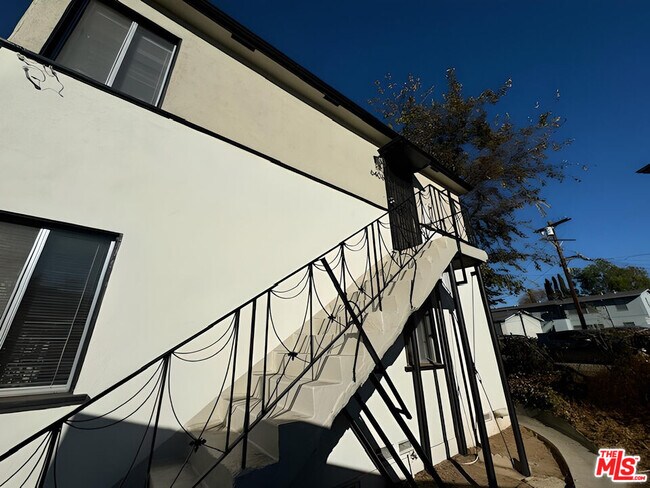 Building Photo - 6406 Roble Ave