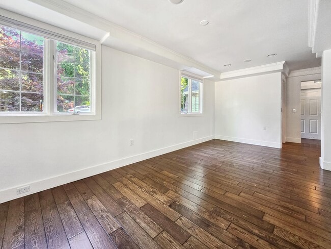 Building Photo - Stunning 4-Bedroom Home with Luxurious Mas...