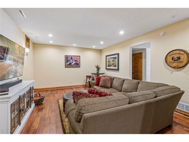Building Photo - 4941 Island View Dr