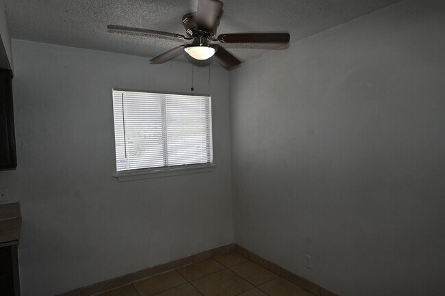 Building Photo - 2 Bedroom Apt- Downtown -  NO PETS