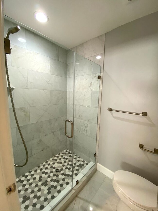 Building Photo - Coming Soon: Stylish 2-Bed Apartment with ...