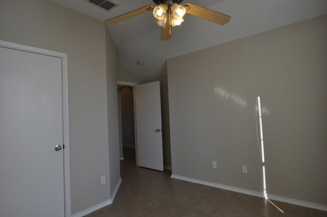 Building Photo - Custom Built Home in Flint!