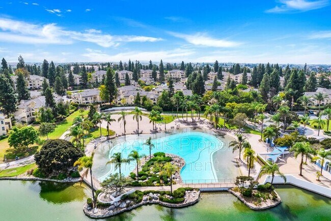 Building Photo - 2035 Lakeridge Cir