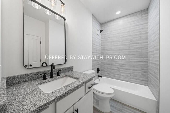 Building Photo - 1571 Court Ave