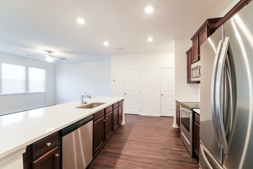 Building Photo - 410 Ruths Blvd
