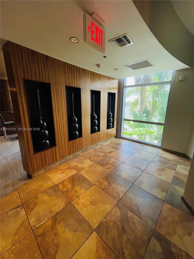 Building Photo - 2681 N Flamingo Rd