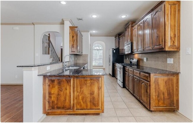 Building Photo - 1619 Brighton Downs