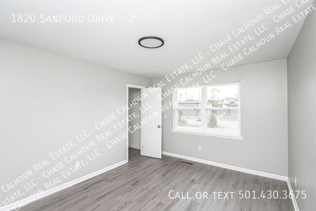 Building Photo - 1820 Sanford Dr