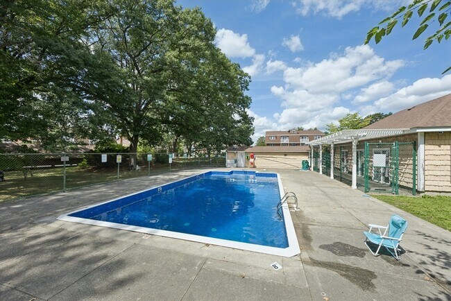 Building Photo - 244 Mt Vernon St