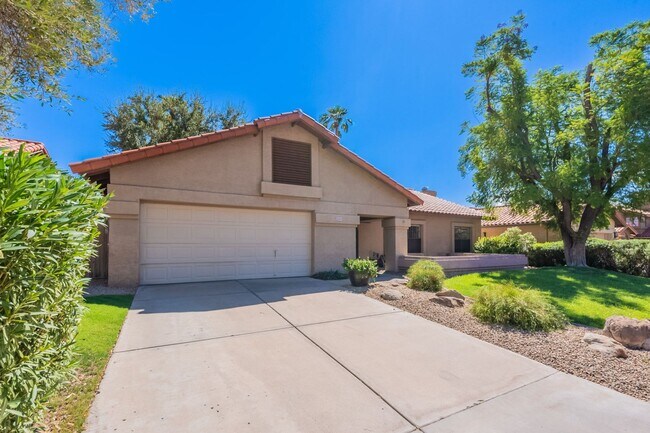 Building Photo - Scottsdale Ranch - Three Bedrooms and POOL!