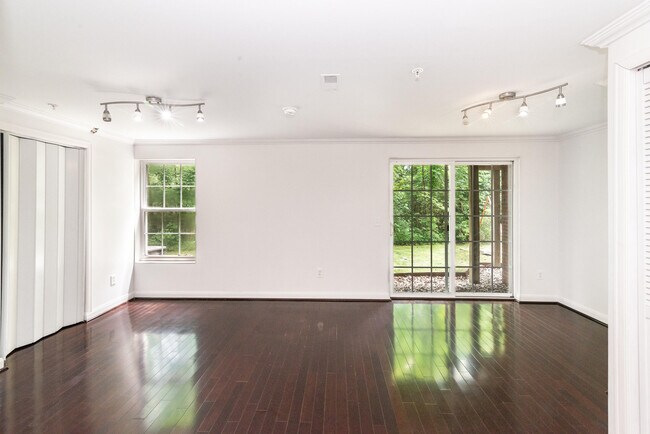 Building Photo - 3046 Barclay Way