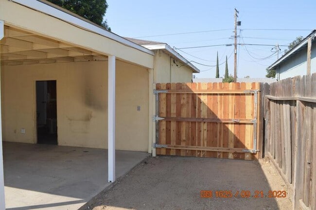 Building Photo - 768 Julian St