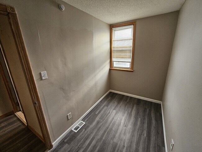 Building Photo - 11600 Beulah Ave