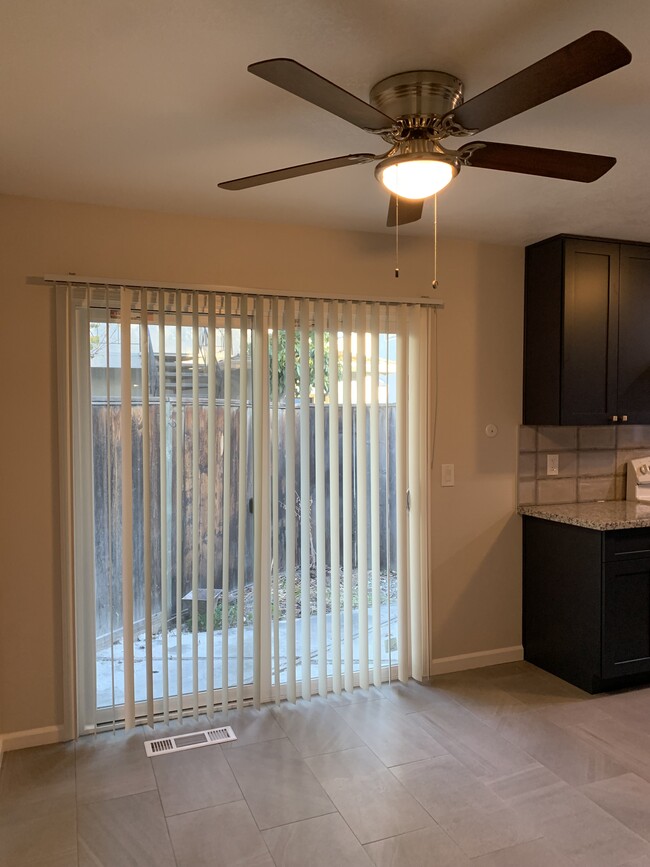 Dining - 871 Burbank Dr