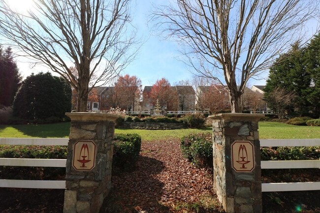 Building Photo - Spacious 2BD/2BA Condo with Balcony in Fountain Hills!