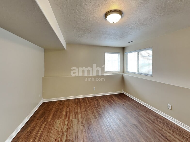 Building Photo - 451 W 225 N