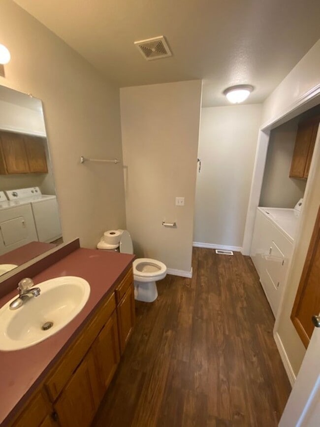 Building Photo - Large Duplex in the Heart of Fayetteville!