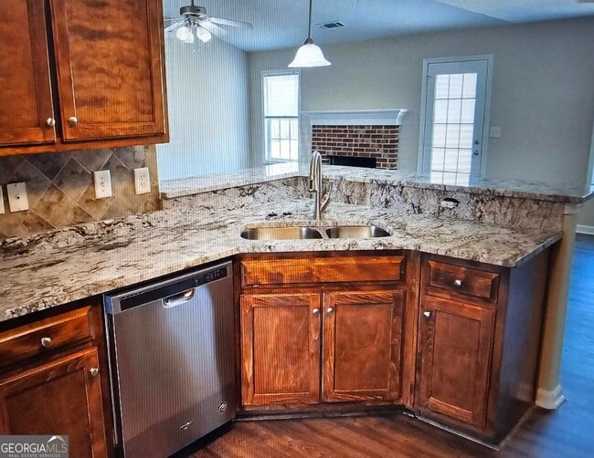 Building Photo - 1746 Tugalo Dr