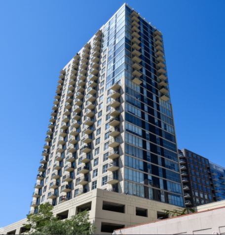 Building Photo - 1212 N La Salle Dr