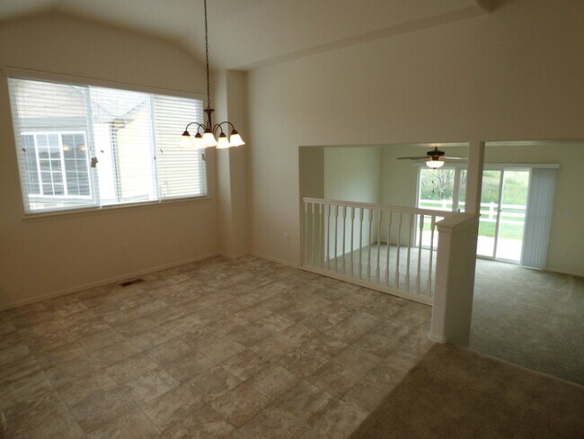 Building Photo - 4 Bed / 2.5 Bath Home in Windsor!