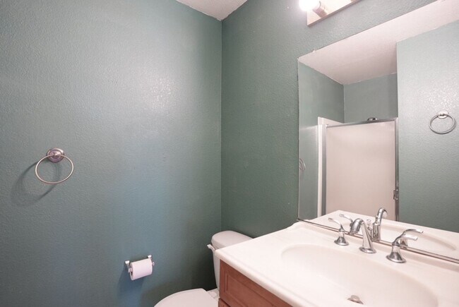 Building Photo - Charming Two Bedroom Napa Condo