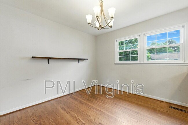 Building Photo - 52 Wimbledon Terrace