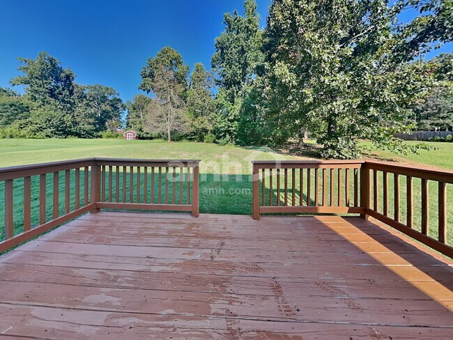 Building Photo - 173 Largess Ln