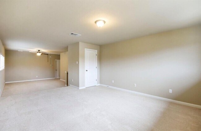 Building Photo - 213 Simmons Dr