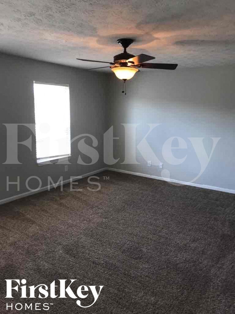 Building Photo - 1293 River Ridge Dr