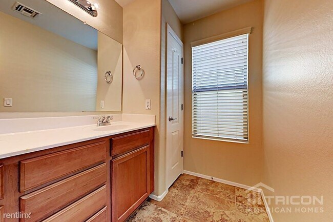 Building Photo - 4376 E Selena Dr