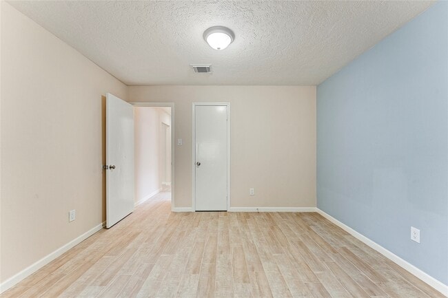 Building Photo - 1410 PI Cir