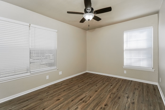 Building Photo - 906 Olney Dr