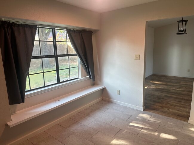 Building Photo - 2601 Driskill Dr