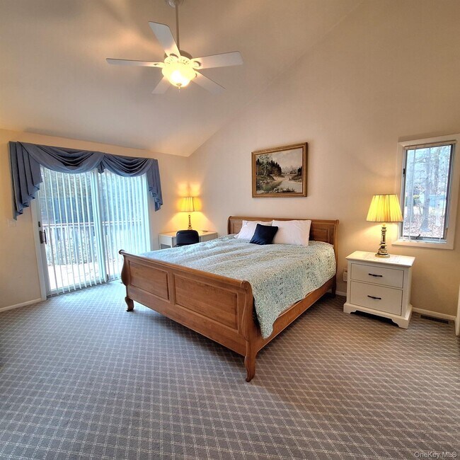 Building Photo - 7 Clay Pit Rd