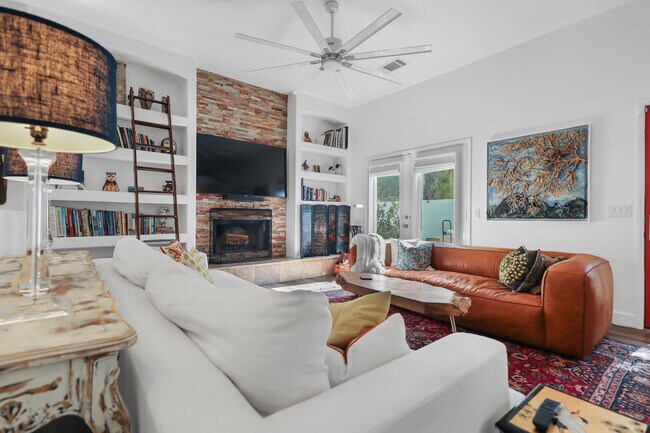 Building Photo - 53980 Avenida Mendoza