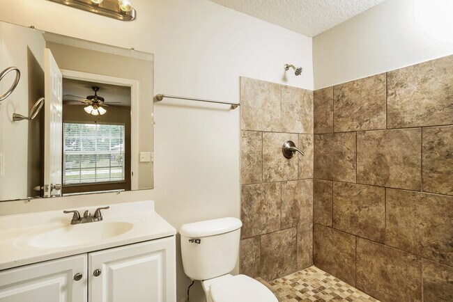 Building Photo - 1535 18th Ave SW